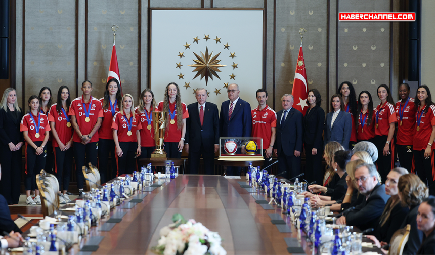Cumhurbaşkanı Erdoğan, A Milli Kadın Voleybol Takımı'nı kabul etti