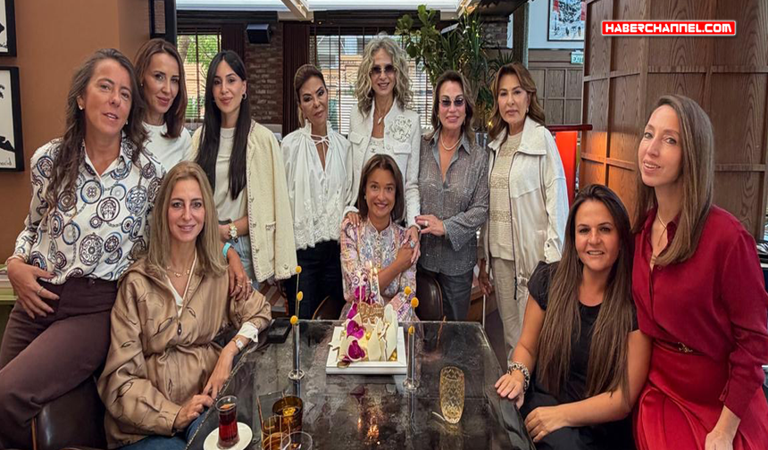 Burcu Ersöz’e dostlarından sürpriz doğum günü