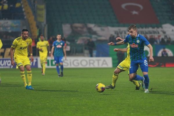 Çaykur Rizespor kendi sahasında Fenerbahçe'ye 2-1 mağlup oldu