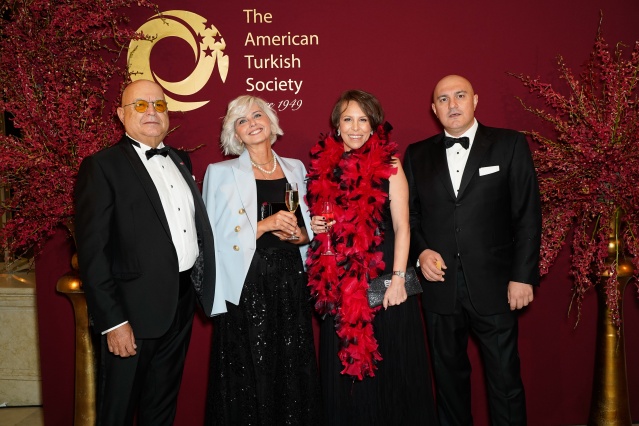 OĞUZ-LUCIJA AYADEMİR, SELEN UÇAK-EVREN AY