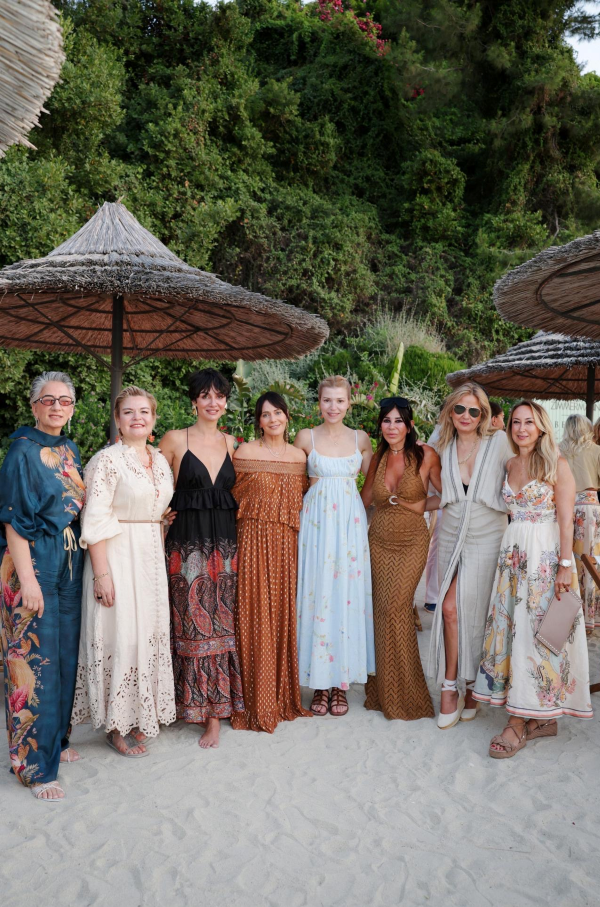 Ayten Danişman Eli̇f Çapçi Bi̇rce Akalay Nick Zimermaann Selma Ergeç Suzan Sabanci Demet Müftüoğlu Eşeli̇ Eli̇f Göktaş