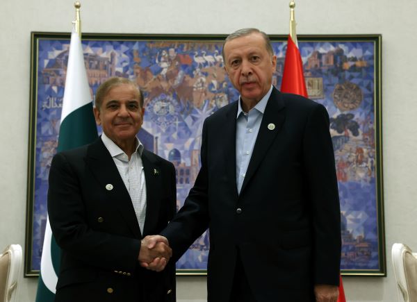 Cumhurbaşkanı Erdoğan Pakistan Başbakanı Şahbaz Şerif