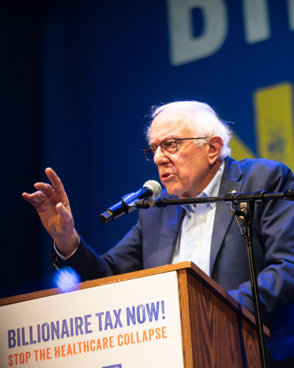 Abdli Senator Sanders Savas Icin Her Z 1286090 382658 (1)