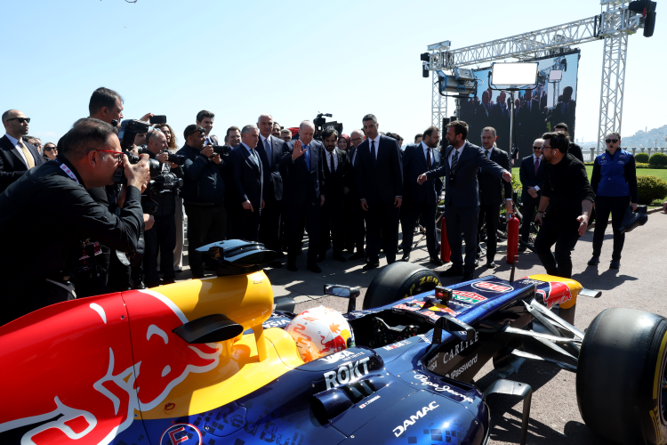 C U M H U R B A S K A N I E R D O G A N I S T A N B U L P A R K 5 1276914 379858