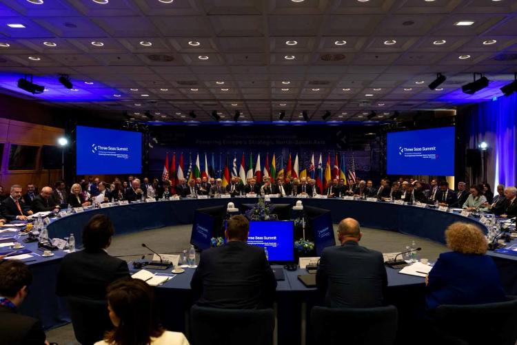 D I S I S L E R I B A K A N I F I D A N U C D E N I Z G I R I S I M 1282897 381712